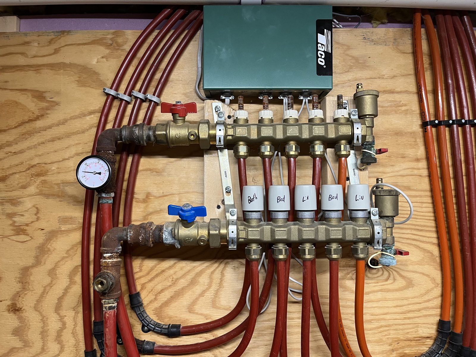 Radiant floor heat manifold